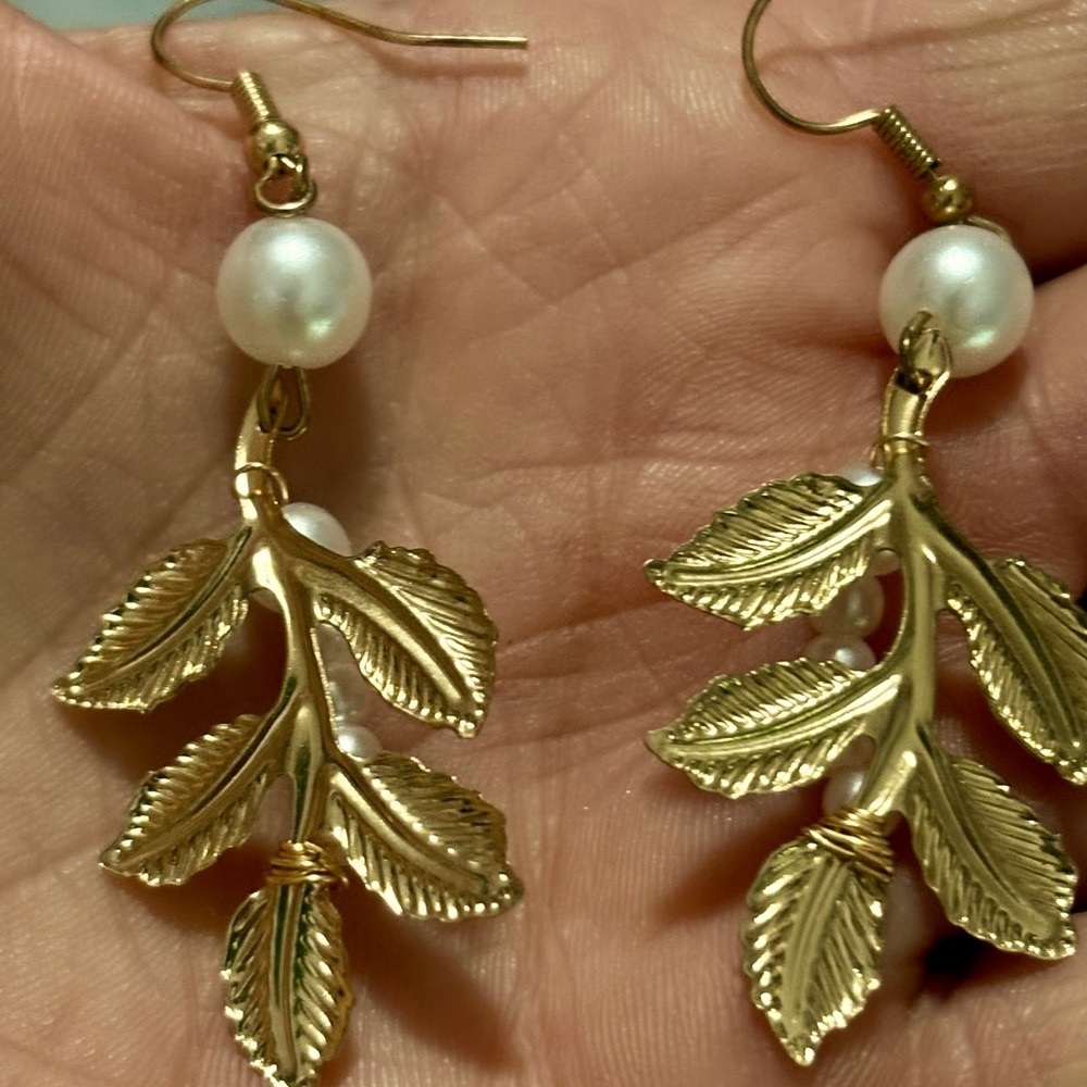 HANDMADE FAUX PEARL GOLD-TONE LEAF DROP HOOK 2.5" EARRINGS - Picture 3 of 8